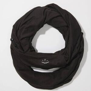 Beyond Yoga Pocket Infinity Scarf Black O/S